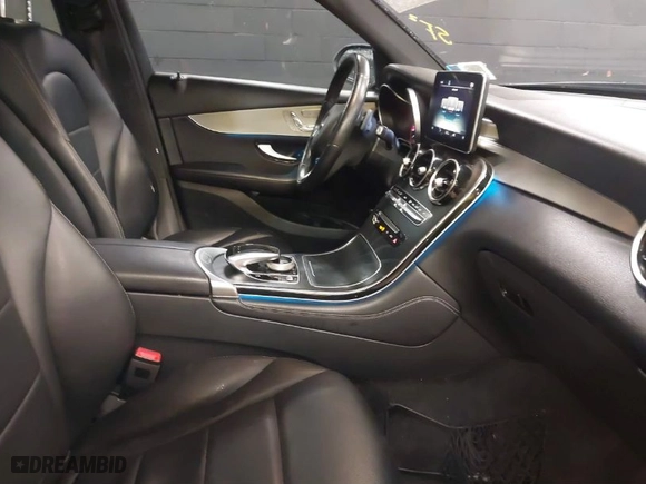 2019 Mercedes-Benz GLC with VIN WDC0G4KB2KV135272, listed as a IAAI auction lot 41445136 with 70,750 mi miles. Bid and sale history available at carsss.com. Image 5.