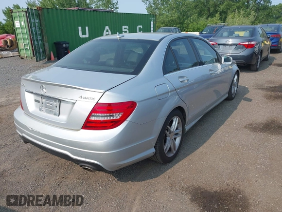 2013 Mercedes-Benz C 300 Sport с VIN WDDGF8AB5DR283434, выставлен на аукционе IAAI как лот 42375781 с пробегом 87 364 миль миль и . История ставок и продаж доступна на DreamBid. Изображение 4.