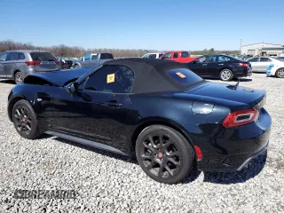 2018 FIAT 124 Spider Classica z VIN JC1NFAEK0J0136678, wystawiony jako Copart lot #47318535 z przebiegiem 57 326 mil mil oraz Szkody całkowita. Historia ofert i sprzedaży dostępna na DreamBid. Obrazek 2.