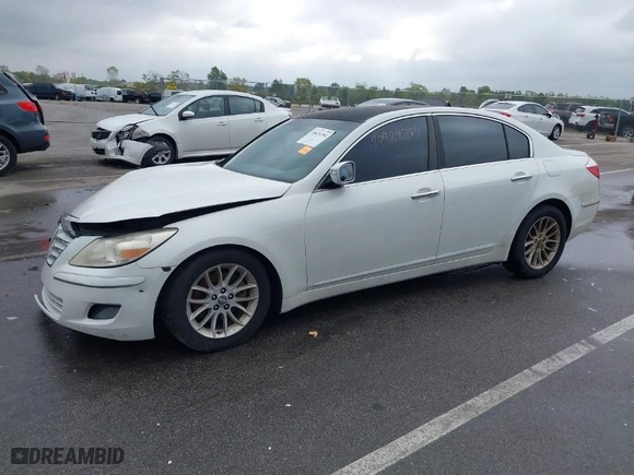 2011 Hyundai Genesis with VIN KMHGC4DE7BU136152, listed as a IAAI auction lot 40424384 with 231,574 mi miles. Bid and sale history available at carsss.com. Image 2.