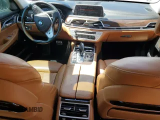 2017 BMW 7 Series 740i z VIN WBA7E2C30HG741105, wystawiony jako Copart lot #56632005 z przebiegiem 95 162 mil mil oraz Czysty tytuł • Clean title. Historia ofert i sprzedaży dostępna na DreamBid. Obrazek 8.