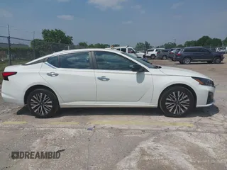 2025 Nissan Altima SV with VIN 1N4BL4DWXSN353315, listed as a IAAI auction lot 41975505 with 6,428 mi miles and . Bid and sale history available at DreamBid. Image 12.