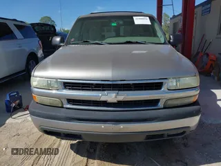 2003 Chevrolet Suburban LS with VIN 3GNEC16T83G127736, listed as a IAAI auction lot 41908096 with 272,610 mi miles. Bid and sale history available at carsss.com. Image 6.