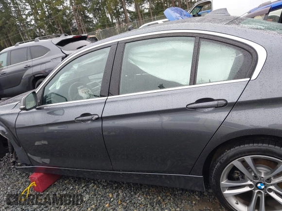 2018 BMW 3 Series 330i xDrive with VIN WBA8D9G56JNU72511, listed as a IAAI auction lot 41237501 with 40,734 mi miles. Bid and sale history available at carsss.com. Image 15.