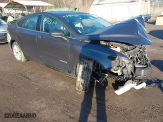 2019 Ford Fusion Hybrid SE with VIN 3FA6P0LU0KR162935, listed as a IAAI auction lot 41518264 with 121,898 mi miles. Bid and sale history available at carsss.com. Image 1.