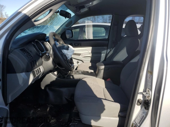 2013 Toyota Tacoma z VIN 5TFUX4EN1DX016584, wystawiony jako Copart lot #48462975 z przebiegiem 130 712 mil mil oraz Szkoda całkowita • Salvage title. Historia ofert i sprzedaży dostępna na DreamBid. Obrazek 7.