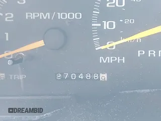 1998 Chevrolet Tahoe z VIN 1GNEK13R7WJ367763, wystawiony jako IAAI lot #41442910 z przebiegiem 270 488 mil mil oraz . Historia ofert i sprzedaży dostępna na DreamBid. Obrazek 7.