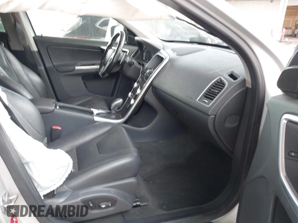 2015 Volvo XC60 T6 Platinum с VIN YV4902RMXF2719971, выставлен на аукционе IAAI как лот 41970301 с пробегом 63 399 миль миль и . История ставок и продаж доступна на DreamBid. Изображение 5.