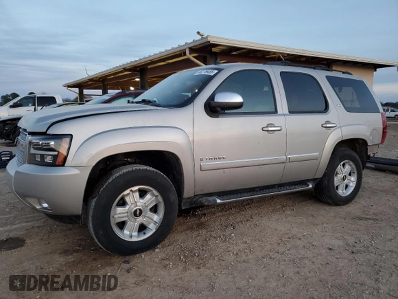 2008 Chevrolet Tahoe 3LT z VIN 1GNFK13068R131003, wystawiony jako Copart lot #46279485 z przebiegiem 203 095 mil mil oraz Szkody całkowita. Historia ofert i sprzedaży dostępna na DreamBid. Obrazek 1.