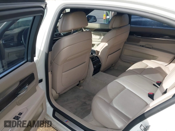 2012 BMW 7 Series 750Li с VIN WBAKB8C58CC963818, выставлен на аукционе IAAI как лот 42346005 с пробегом 189 995 миль миль и . История ставок и продаж доступна на DreamBid. Изображение 13.