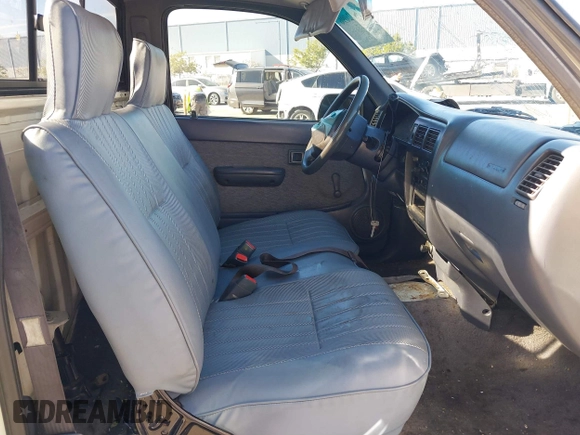 1998 Toyota Tacoma with VIN 4TANL42NXWZ117050, listed as a IAAI auction lot 41872096 with 333,863 mi miles. Bid and sale history available at carsss.com. Image 5.