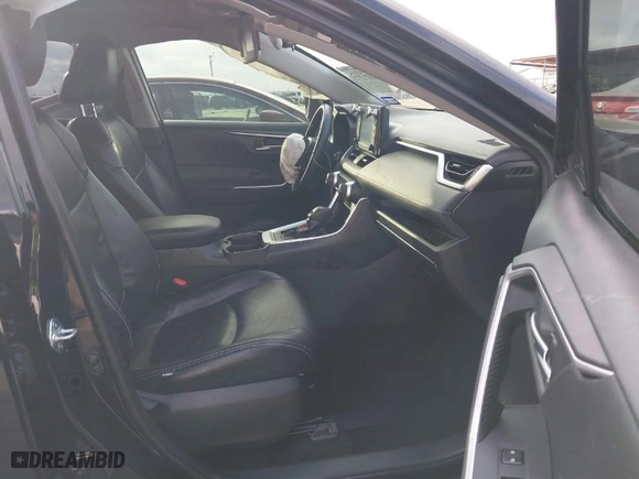 2019 Toyota RAV4 XLE with VIN JTMW1RFV4KJ012096, listed as a IAAI auction lot 41521173 with NaN miles. Bid and sale history available at carsss.com. Image 5.