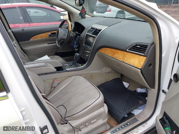 2011 Lincoln MKX with VIN 2LMDJ8JK5BBJ04398, listed as a IAAI auction lot 41751945 with 142,701 mi miles. Bid and sale history available at carsss.com. Image 5.