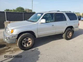 2002 Toyota 4Runner SR5 z VIN JT3GN86R520235344, wystawiony jako Copart lot #60038735 z przebiegiem 215 028 mil mil oraz Szkoda całkowita • Salvage title. Historia ofert i sprzedaży dostępna na DreamBid. Obrazek 1.