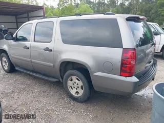 2007 Chevrolet Suburban LT with VIN 1GNFC16077R372737, listed as a IAAI auction lot 41917140 with 249,075 mi miles. Bid and sale history available at carsss.com. Image 3.