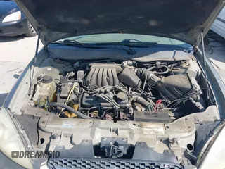 2003 Ford Taurus SE Standard z VIN 1FAFP53UX3A228383, wystawiony jako IAAI lot #42700752 z przebiegiem 182 598 mil mil oraz . Historia ofert i sprzedaży dostępna na DreamBid. Obrazek 10.