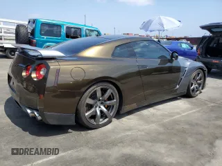 2010 Nissan GT-R Premium с VIN JN1AR5EF3AM231377, выставлен на аукционе Copart как лот 52572685 с пробегом 55 879 миль миль и Списание • Salvage title. История ставок и продаж доступна на DreamBid. Изображение 3.