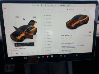 2025 Tesla Model Y Long Range z VIN 7SAYGDEE4SA357731, wystawiony jako Copart lot #44438785 z przebiegiem 1877 mil mil oraz Szkoda całkowita • Salvage title. Historia ofert i sprzedaży dostępna na DreamBid. Obrazek 9.