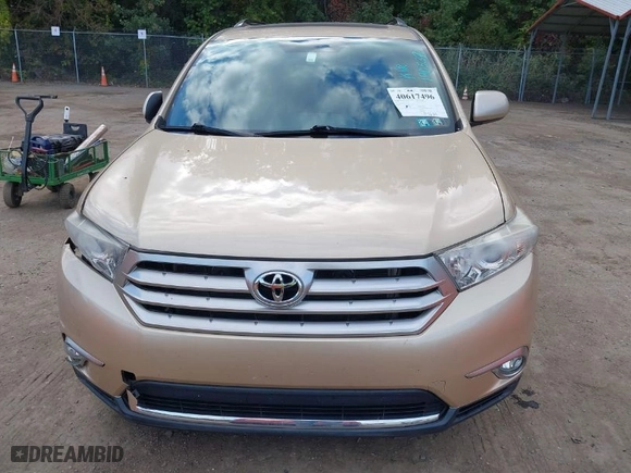 2011 Toyota Highlander with VIN 5TDBK3EH0BS057639, listed as a IAAI auction lot 40617496 with 94,093 mi miles. Bid and sale history available at carsss.com. Image 12.