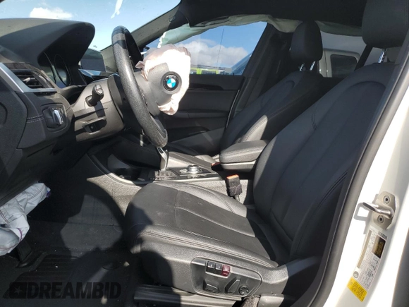 2021 BMW X1 sDrive28i z VIN WBXJG7C01M5T72642, wystawiony jako Copart lot #49304325 z przebiegiem 39 124 mil mil oraz Szkoda całkowita • Salvage title. Historia ofert i sprzedaży dostępna na DreamBid. Obrazek 7.