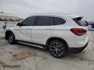2022 BMW X1 xDrive28i with VIN WBXJG9C06N5U54122, listed as a Copart auction lot 45427915 with 46,803 mi miles and Salvage Title. Bid and sale history available at carsss.com. Image 2.