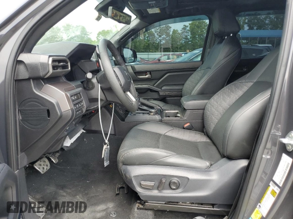 2024 Toyota Tacoma SR5 z VIN 3TMLB5JN2RM017259, wystawiony jako Copart lot #55850015 z przebiegiem 29 596 mil mil oraz Szkoda całkowita • Salvage title. Historia ofert i sprzedaży dostępna na DreamBid. Obrazek 7.