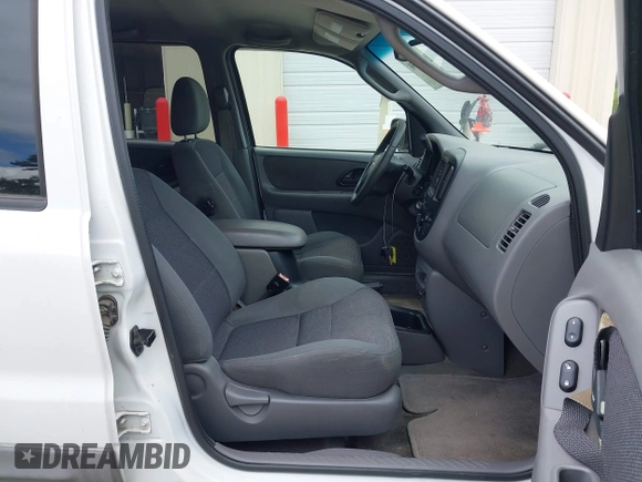 2002 Ford Escape XLT Choice with VIN 1FMYU03122KA63888, listed as a IAAI auction lot 42787558 with 185,669 mi miles and . Bid and sale history available at DreamBid. Image 5.