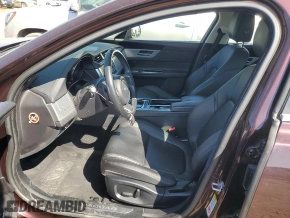 2016 Jaguar XF 35t Premium with VIN SAJBD4BV1GCY09868, listed as a Copart auction lot 70508964 with 111,918 mi miles and Clean Title. Bid and sale history available at carsss.com. Image 7.
