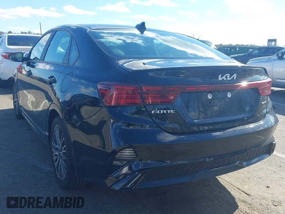 2023 Kia Forte GT-Line z VIN 3KPF54ADXPE580248, wystawiony jako IAAI lot #41601138 z przebiegiem 21 881 mil mil oraz . Historia ofert i sprzedaży dostępna na DreamBid. Obrazek 3.