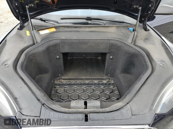 2013 Tesla Model S Performance с VIN 5YJSA1DP9DFP05325, выставлен на аукционе Copart как лот 52617545 с пробегом 122 847 миль миль и Списание • Salvage title. История ставок и продаж доступна на DreamBid. Изображение 11.