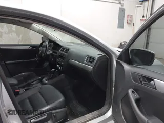 2013 Volkswagen Jetta SE with VIN 3VWDP7AJ9DM428243, listed as a IAAI auction lot 41958029 with 87,761 mi miles and . Bid and sale history available at DreamBid. Image 5.