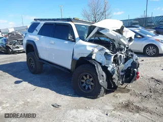 2019 Toyota 4Runner SR5 with VIN JTEBU5JR3K5729621, listed as a IAAI auction lot 41580640 with 1 mi miles. Bid and sale history available at carsss.com. Image 1.