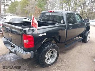 2009 Chevrolet Silverado 1500 LTZ with VIN 3GCEK33309G212297, listed as a IAAI auction lot 41716572 with 158,451 mi miles. Bid and sale history available at carsss.com. Image 4.