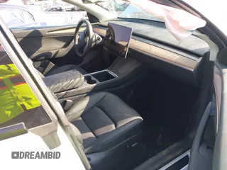 2024 Tesla Model Y Long Range with VIN 7SAYGDEE0RF209847, listed as a IAAI auction lot 41447620 with 7,646 mi miles and . Bid and sale history available at DreamBid. Image 5.