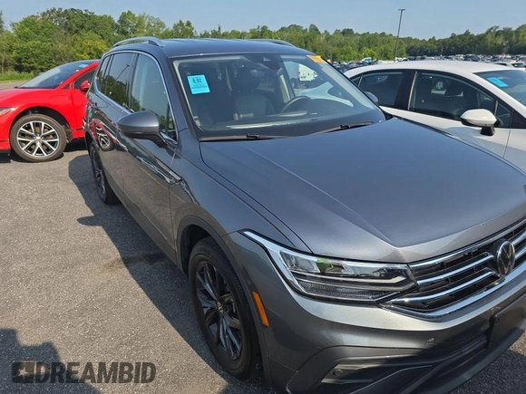 2024 Volkswagen Tiguan SE z VIN 3VV3B7AX1RM107078, wystawiony jako IAAI lot #42852792 z przebiegiem 36 642 mil mil oraz . Historia ofert i sprzedaży dostępna na DreamBid. Obrazek 4.
