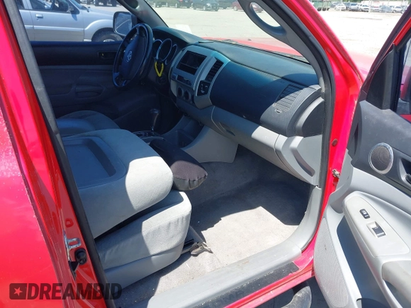 2006 Toyota Tacoma PreRunner z VIN 5TETU62NX6Z265482, wystawiony jako IAAI lot #41931729 z przebiegiem 255 000 mil mil oraz . Historia ofert i sprzedaży dostępna na DreamBid. Obrazek 5.