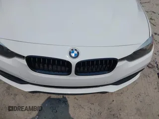 2017 BMW 3 Series 320i z VIN WBA8E1G53HNU13859, wystawiony jako IAAI lot #42401880 z przebiegiem 82 121 mil mil oraz . Historia ofert i sprzedaży dostępna na DreamBid. Obrazek 6.