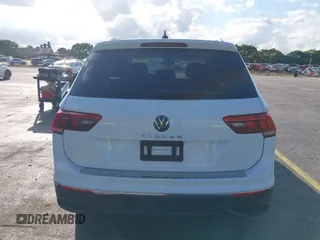2024 Volkswagen Tiguan Wolfsburg Edition z VIN 3VV6B7AX8RM214044, wystawiony jako IAAI lot #41676715 z przebiegiem 2 167 mil mil oraz . Historia ofert i sprzedaży dostępna na DreamBid. Obrazek 17.