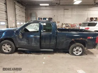 2011 Chevrolet Silverado 1500 LT with VIN 1GCRCSE06BZ361721, listed as a IAAI auction lot 41335106 with 283,753 mi miles. Bid and sale history available at carsss.com. Image 15.