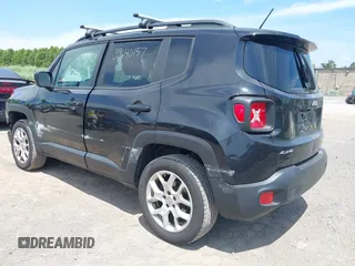 2015 Jeep Renegade Latitude with VIN ZACCJBBT2FPC27884, listed as a IAAI auction lot 39640157 with 136,632 mi miles. Bid and sale history available at carsss.com. Image 3.