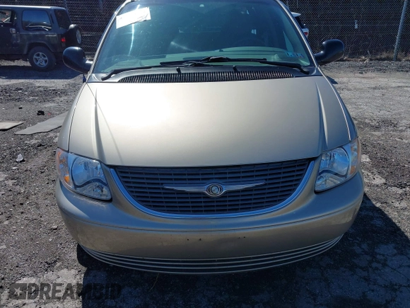 2002 Chrysler Town & Country EX with VIN 2C8GP74LX2R573857, listed as a IAAI auction lot 41846302 with Not Provided miles and . Bid and sale history available at carsss.com. Image 11.