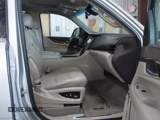 2016 Cadillac Escalade ESV Premium Collection z VIN 1GYS4JKJ9GR365012, wystawiony jako IAAI lot #41962570 z przebiegiem 97 138 mil mil oraz . Historia ofert i sprzedaży dostępna na DreamBid. Obrazek 5.