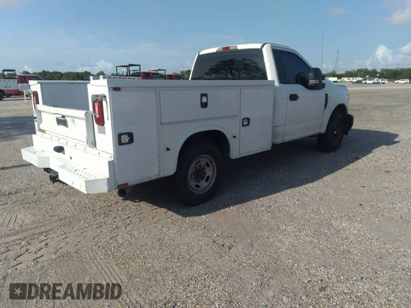 2018 Ford F-250 XL z VIN 1FDBF2A65JEC47942, wystawiony jako IAAI lot #42362008 z przebiegiem 173 284 mil mil oraz . Historia ofert i sprzedaży dostępna na DreamBid. Obrazek 4.