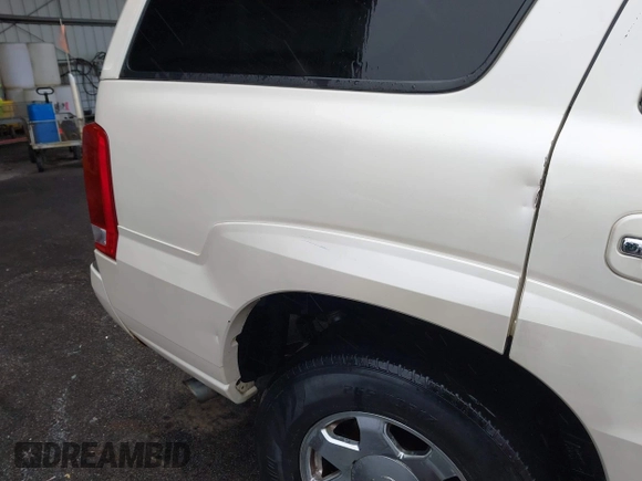 2006 Cadillac Escalade z VIN 1GYEK63N96R105841, wystawiony jako IAAI lot #41550887 z przebiegiem 311 218 mil mil oraz . Historia ofert i sprzedaży dostępna na DreamBid. Obrazek 13.