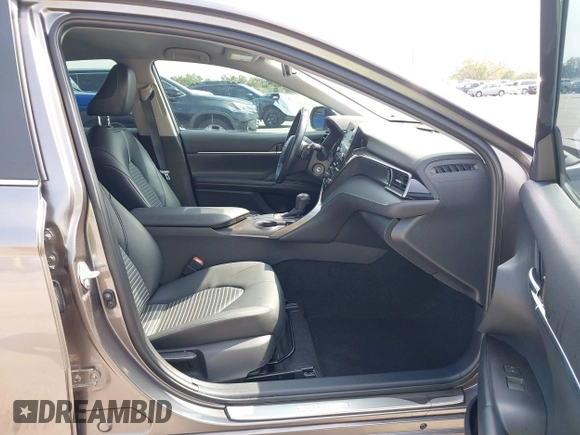 2021 Toyota Camry SE Nightshade with VIN 4T1G11AK3MU457011, listed as a IAAI auction lot 41952841 with 33,032 mi miles. Bid and sale history available at carsss.com. Image 5.