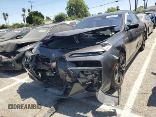 2024 BMW i7 M70 z VIN WBY83EH05RCP88571, wystawiony jako Copart lot #67134844 z przebiegiem 8118 mil mil oraz Szkody całkowita. Historia ofert i sprzedaży dostępna na DreamBid. Obrazek 1.