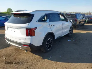2024 Kia Sorento S z VIN 5XYRL4JCXRG273002, wystawiony jako IAAI lot #42092542 z przebiegiem 8444 mil mil oraz . Historia ofert i sprzedaży dostępna na DreamBid. Obrazek 4.