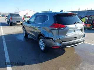 2018 Nissan Rogue SV z VIN JN8AT2MV0JW301660, wystawiony jako IAAI lot #41917845 z przebiegiem 112 416 mil mil oraz . Historia ofert i sprzedaży dostępna na DreamBid. Obrazek 3.
