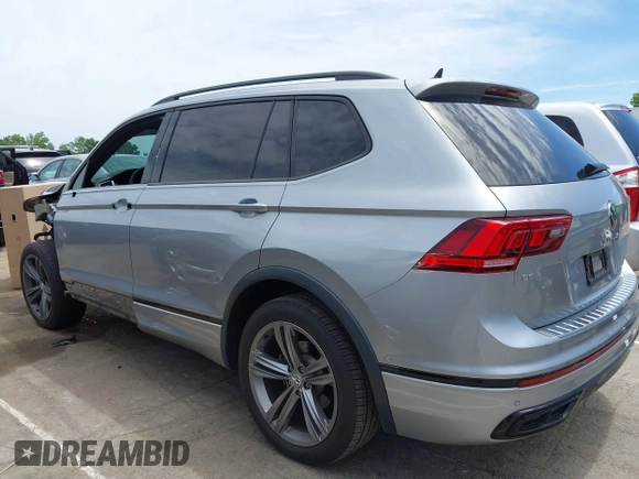 2022 Volkswagen Tiguan SE R-Line Black z VIN 3VV8B7AX9NM093043, wystawiony jako IAAI lot #42290191 z przebiegiem 55 136 mil mil oraz . Historia ofert i sprzedaży dostępna na DreamBid. Obrazek 14.