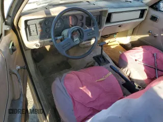 1986 Ford Mustang z VIN NOVIN42794605, wystawiony jako Copart lot #42794605 z przebiegiem 62 794 mil mil oraz Nie do naprawy • Non repairable. Historia ofert i sprzedaży dostępna na DreamBid. Obrazek 8.
